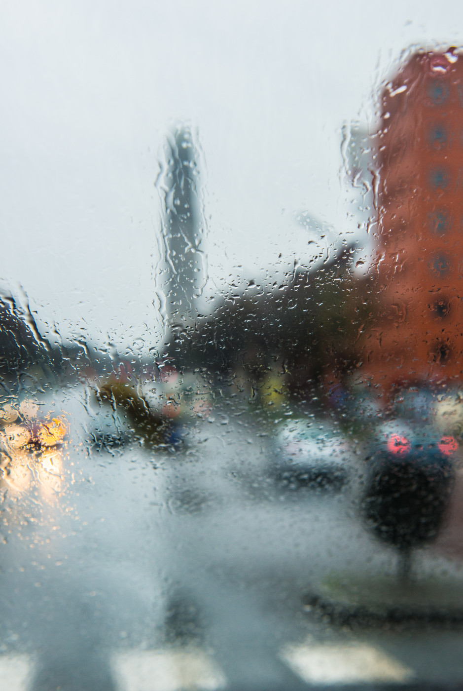 Pluie sur Tour Perret.  Un clin d'oeil impressionniste, à partir d'un cliché pris en voiture. Hiver 2015 /Reflex