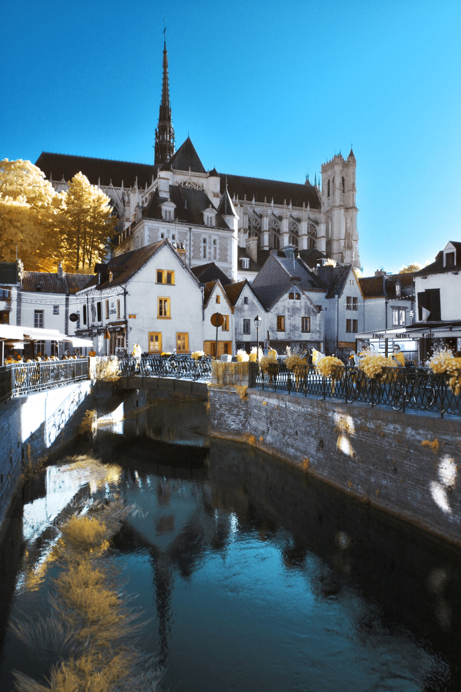 Reflets et jeux de lumière pour une carte postale typique d\'Amiens !