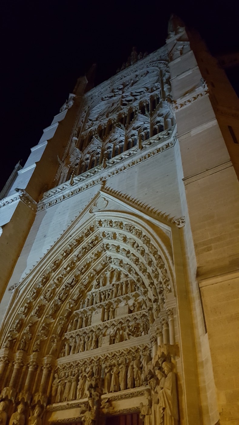 Porte de la Cathédrale Notre Dame Amiens la nuit