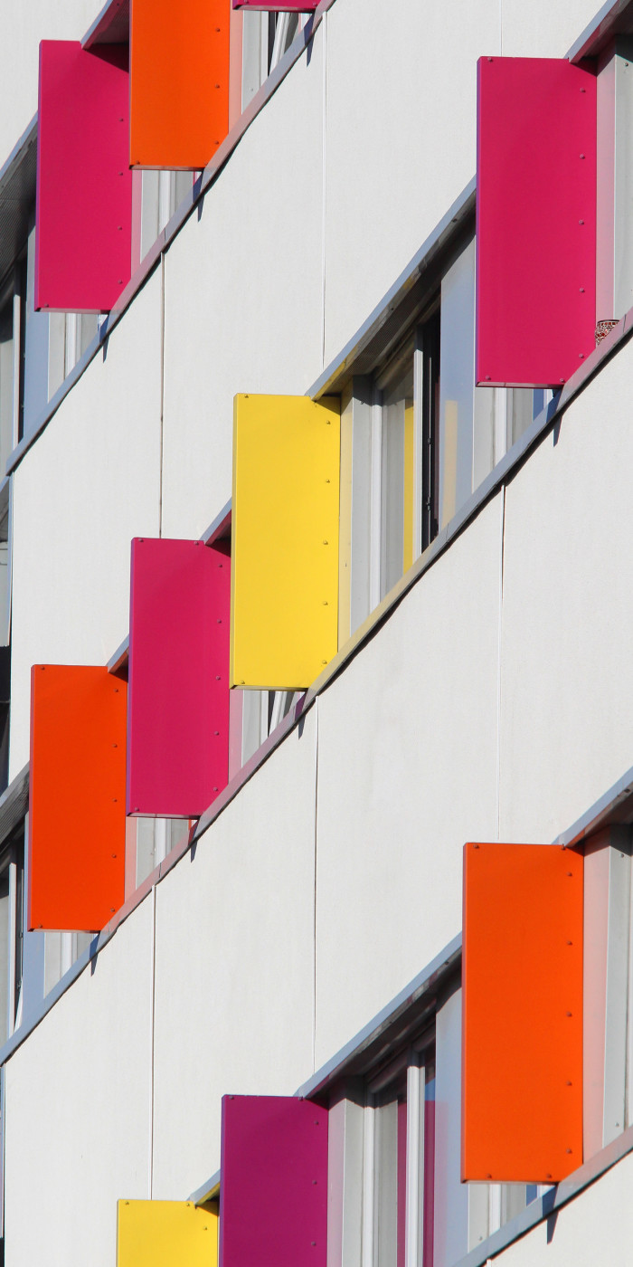 Façade colorée d'un immeuble du quartier nord d'Amiens