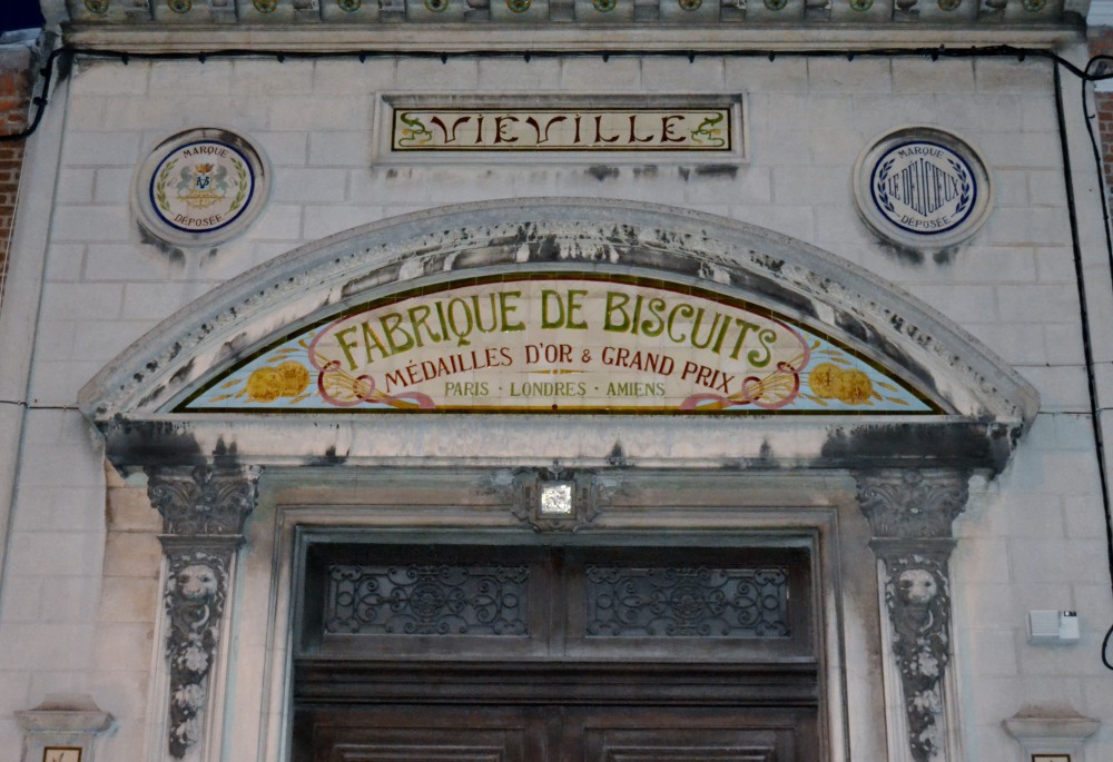 Amiens - Ancienne façade de biscuiterie Rue Gauthier de Rumilly