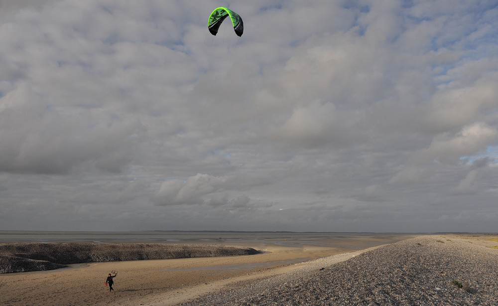 Rêveur de grève, à la Molière d'Aval, près de Cayeux. Spot des kite surfers.