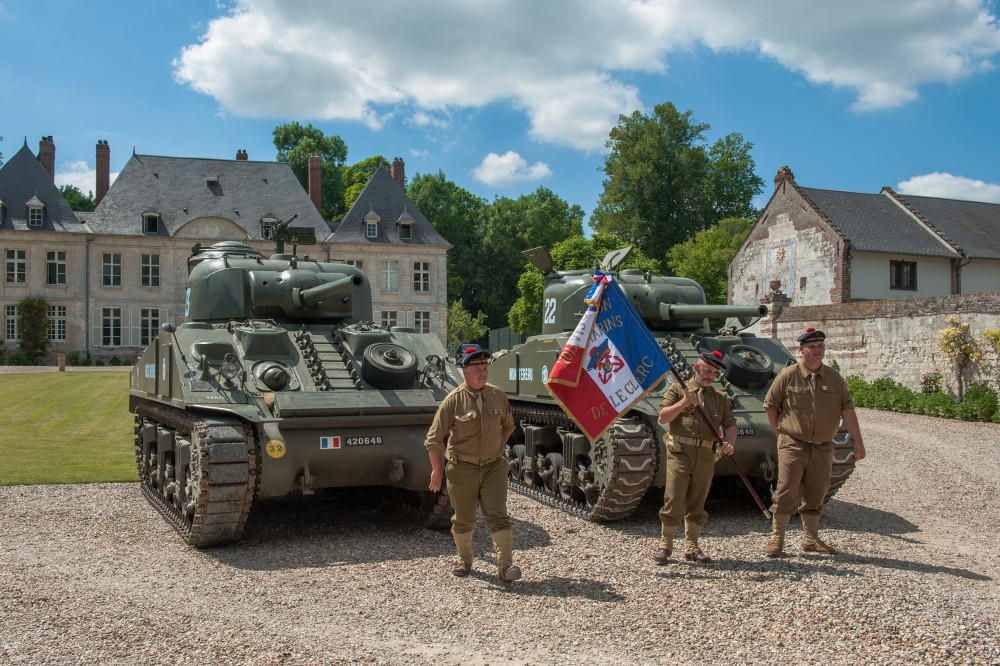 Tailly l'Arbre à Mouches - commémoration des 70 ans de la disparition du Maréchal LECLERC - rassemblement des collectionneur de la 2ème DB - chars Sherman