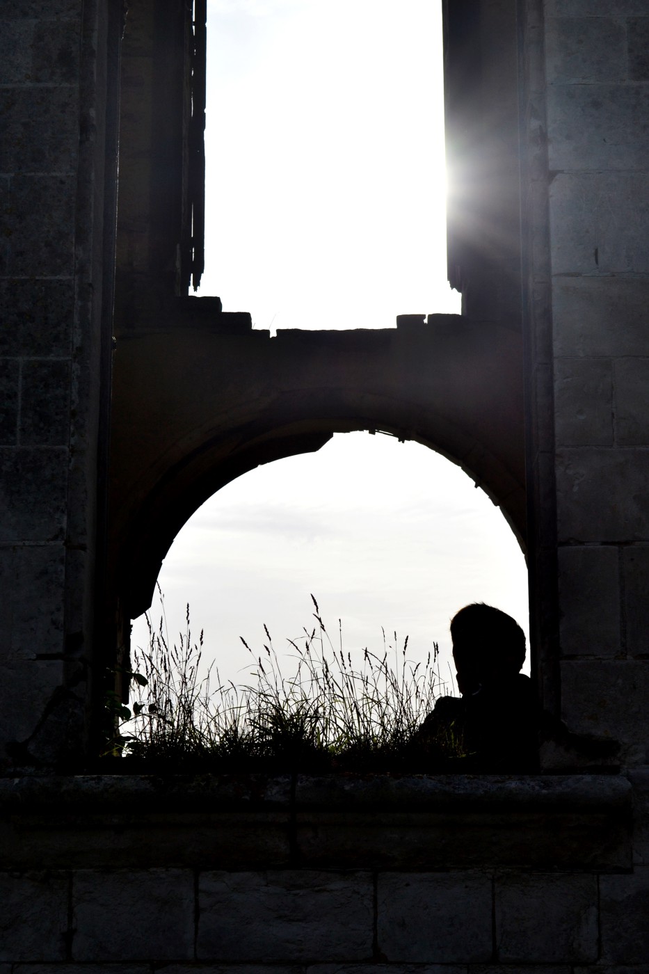 Couché de soleil sur les ruines du château de Liercourt. Cliché reflex.