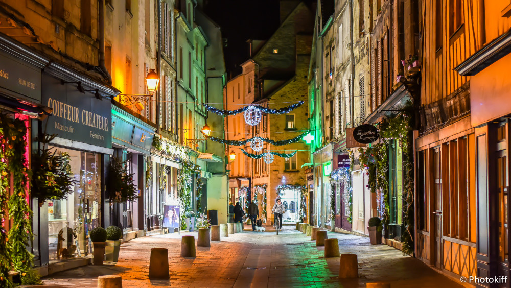 La vieille ville dans ses habits de lumière - Rue de l'Apport au Pain - Senlis (Oise)