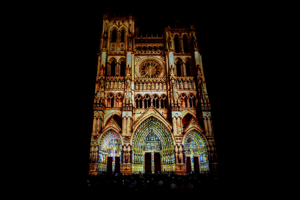 Chroma. Photo prise à Amiens. Notre belle cathédrale est encore plus mis en valeur gràce à chroma et ses magnifiques lumières.