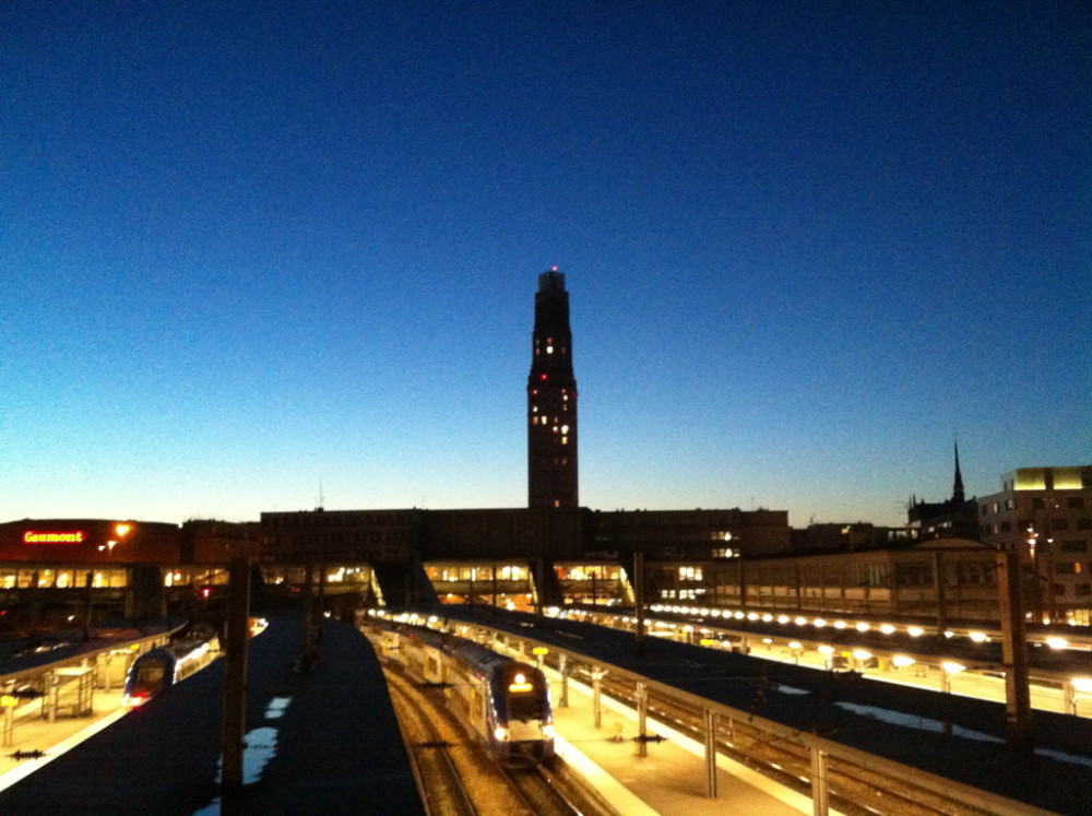 Photo en gare d'Amiens - prise depuis la passerelle, un soir de mai.