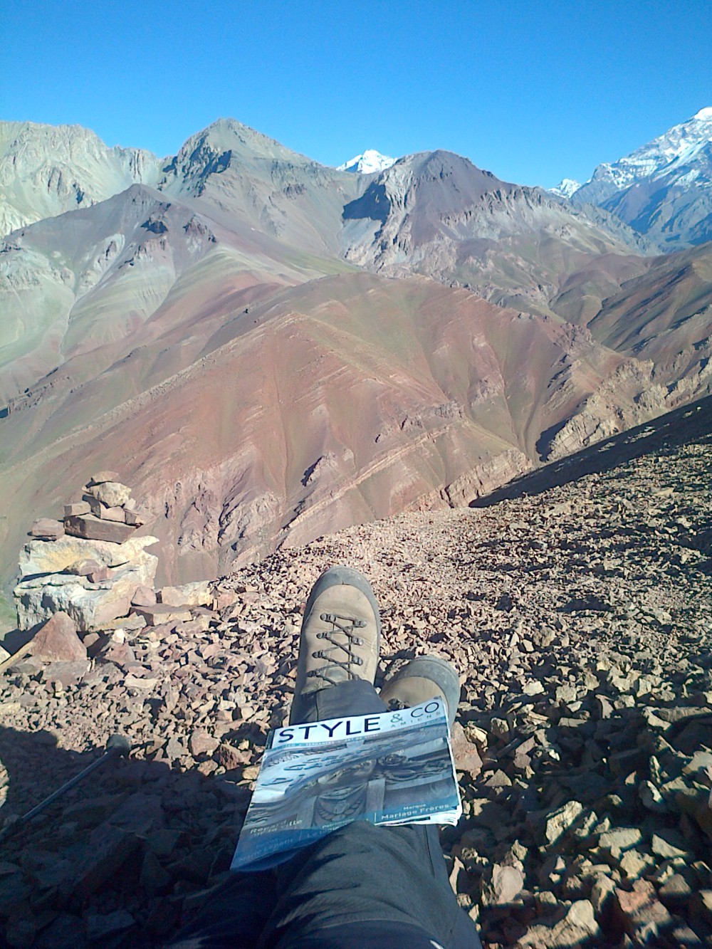 Pause à plus de 4000 mètres dans la cordillère des Andes