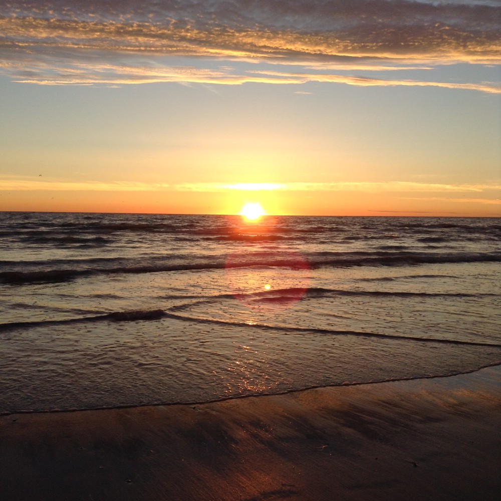 Le soleil se couche sur la plage de Fort-Mahon